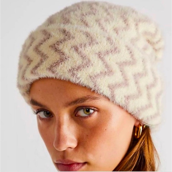 NWT Free People Ziggy Fuzzy Beanie - Picture 1 of 4